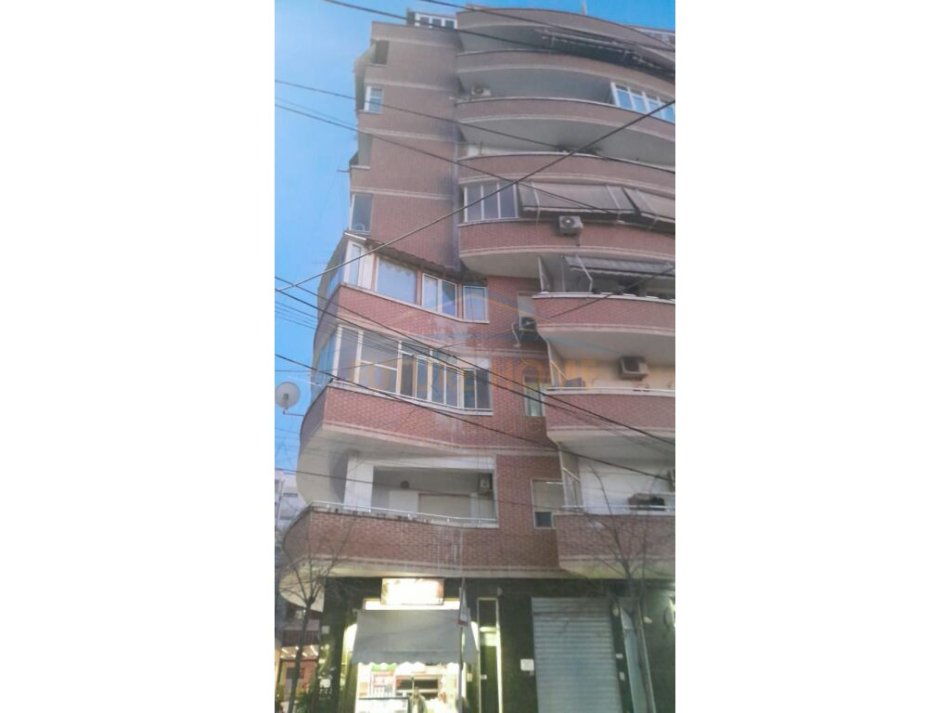 Shitet, Apartament 2+1, pranë Pazarit të Ri, Tiranë.