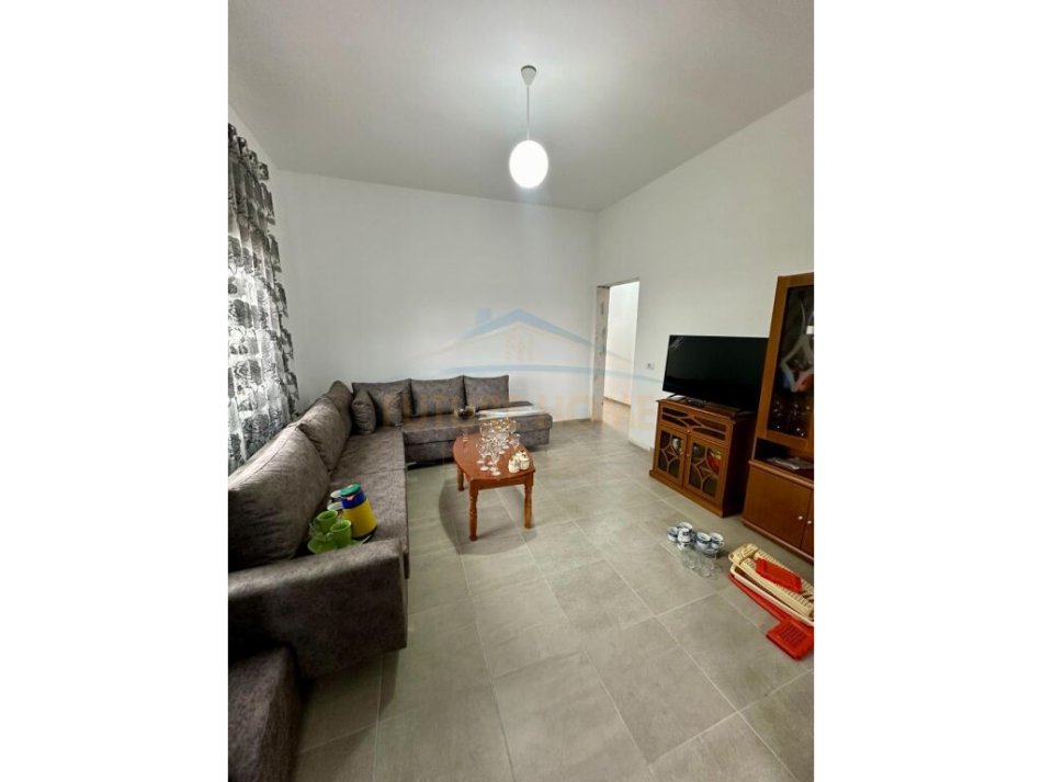 Qera, Apartament 1+1, në Kinostudio, Tiranë, 330