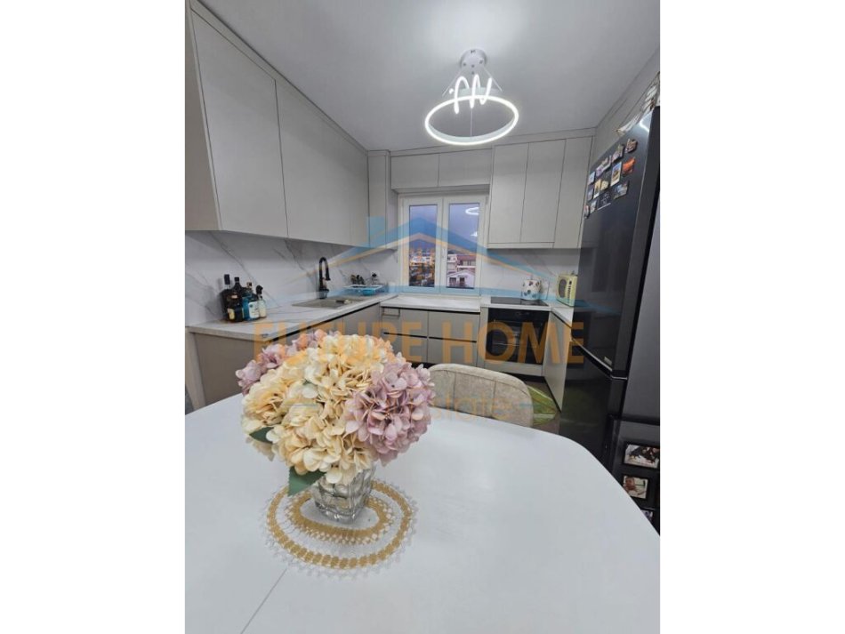 Tirane, shitet apartament 2+1+Aneks+Ballkon Kati 5, 80 m² 128.000 € (TREGU ELEKTRIK)