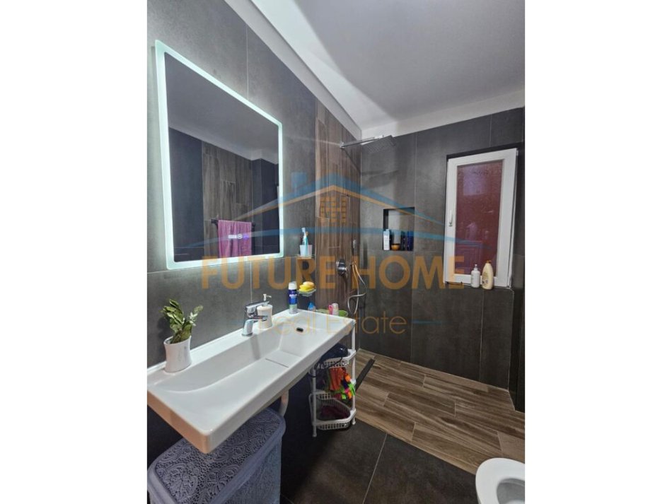 Tirane, shitet apartament 2+1+Aneks+Ballkon Kati 5, 80 m² 128.000 € (TREGU ELEKTRIK)