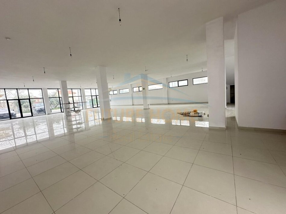 Tirane, jap me qera ambjent biznesi Kati 0, 2.000 m² 2.500 € (laknas tirane)