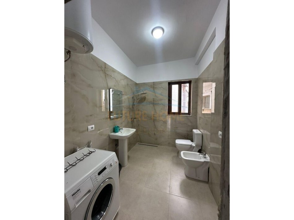 Qera, Apartament 1+1, në Kinostudio, Tiranë.
350 €