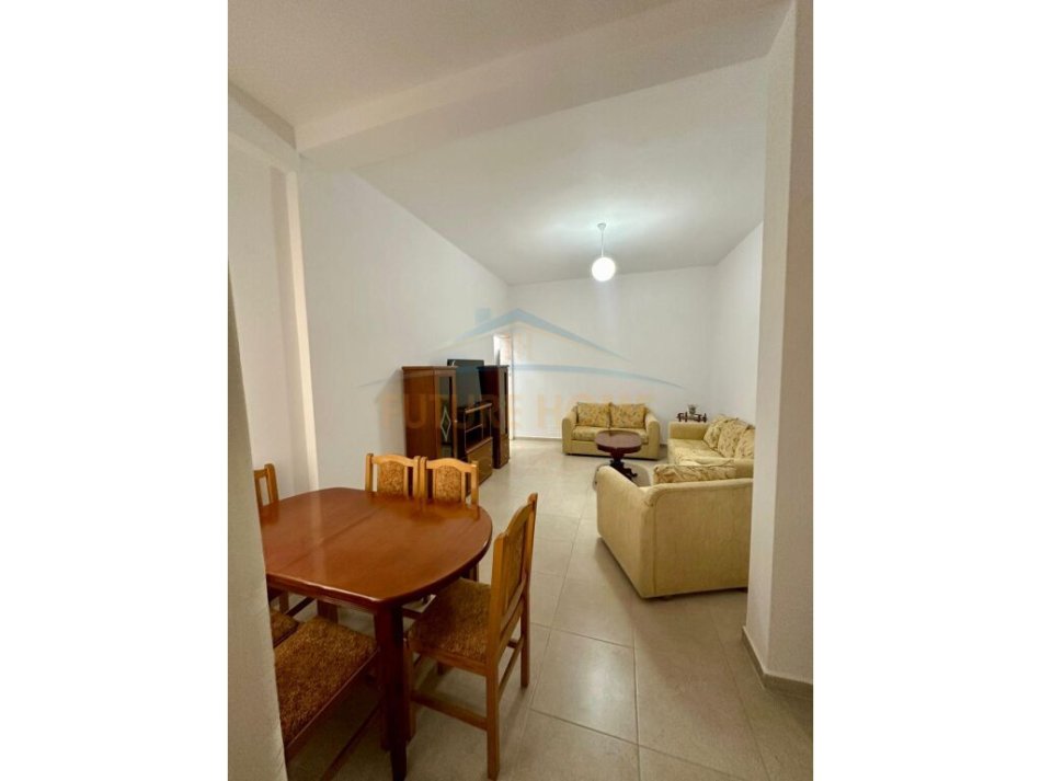 Qera, Apartament 1+1, në Kinostudio, Tiranë.
350 €