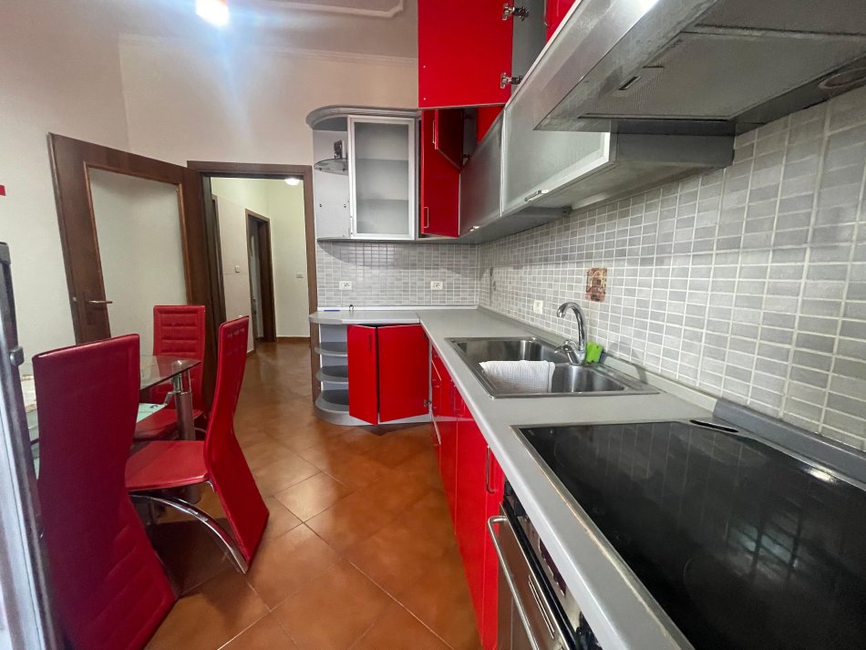 Tirane, jepet me qera apartament 2+1 Kati 2, 95 m² 350 € (Allias)