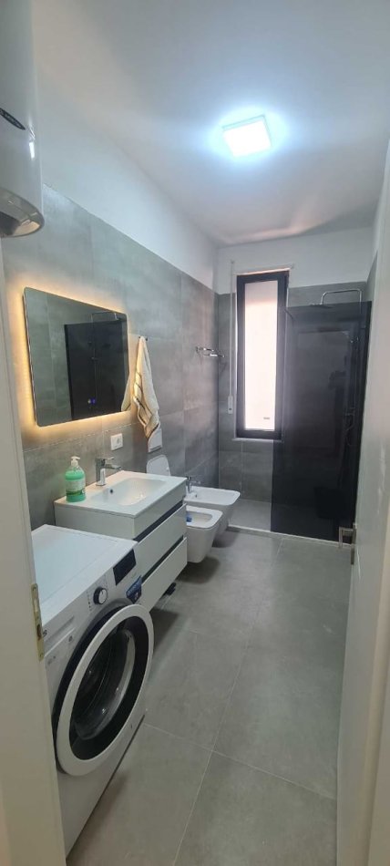 Tirane, jepet me qera apartament 2+1 Kati 4, 103 m² 700 € (Kompleksi Erlis)
