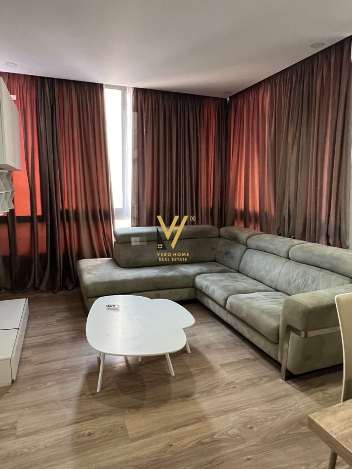 Tirane, jepet me qera apartament 3+1+Ballkon Kati 4, 120 m² 1.000 € (LIQENI I THATE)