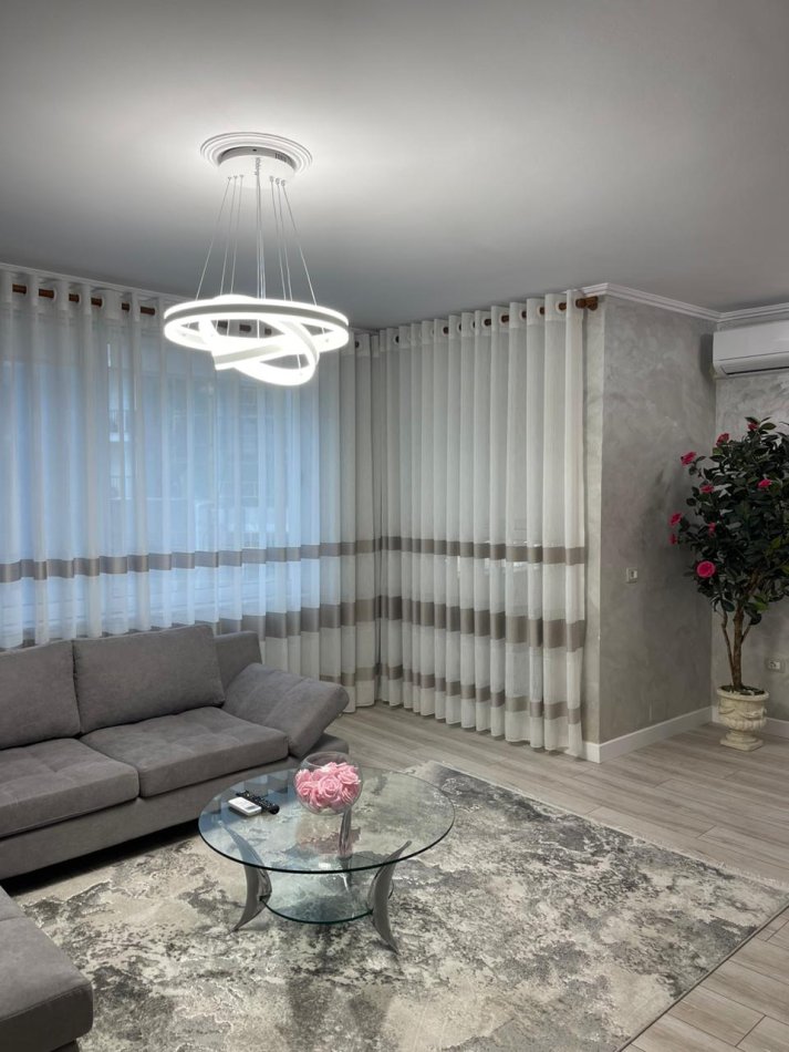 Tirane, jepet me qera apartament 1+1, Kati 3, 70 m² 700 € (Rruga e Kosovareve)