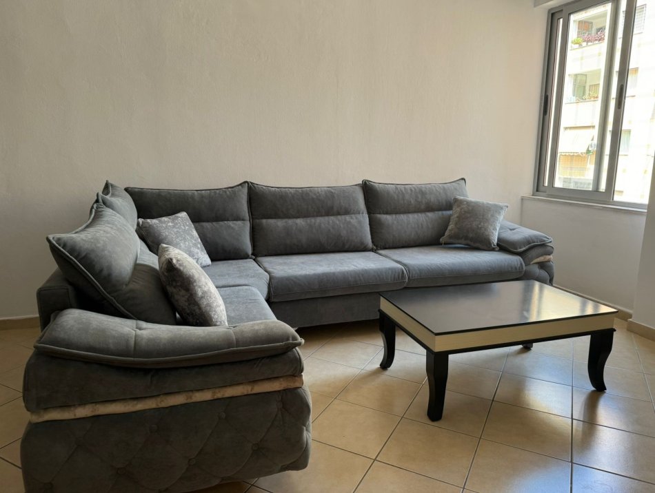 Tirane, jepet me qera apartament 1+1 Kati 6, 64 m² 400 € (Unaza e Re)