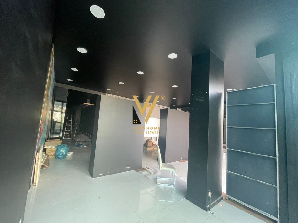 Tirane, jepet me qera dyqan Kati 0, 50 m² 600 € (SELITE)