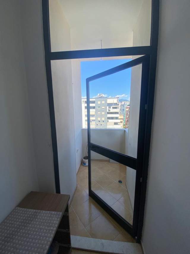 Tirane, jepet me qera apartament 1+1+BLK Kati 4, 64 m² 45.000 Leke (Kodra e Diellit)