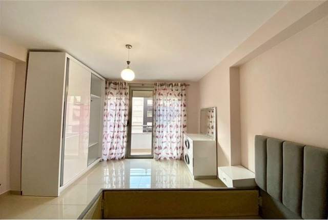Tirane, jepet me qera apartament 3+1 146 m² 1.500 Euro (Kompleksi Nobis)