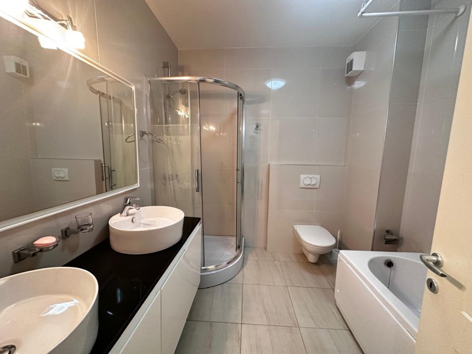 Tirane, shitet apartament 3+1+Aneks+Ballkon, Kati 3, 169 m² 435,000 € (SAUK)