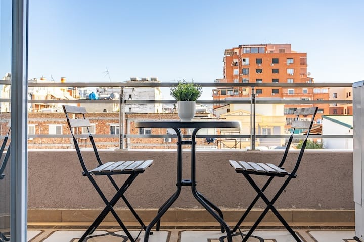 Tirane, shes apartament 2+1+Ballkon Kati 5, 112 m² 340.000 € (Qender (fiks te Tregu Çam - Sheshi Skenderbej))