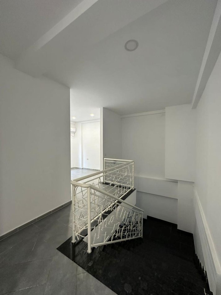 Apartament + Dyqan per shitje ne Fresk