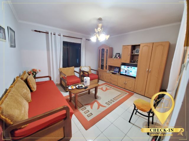 Shitet apartament 2+1 tek Materniteti i Ri, afer Brrylit
