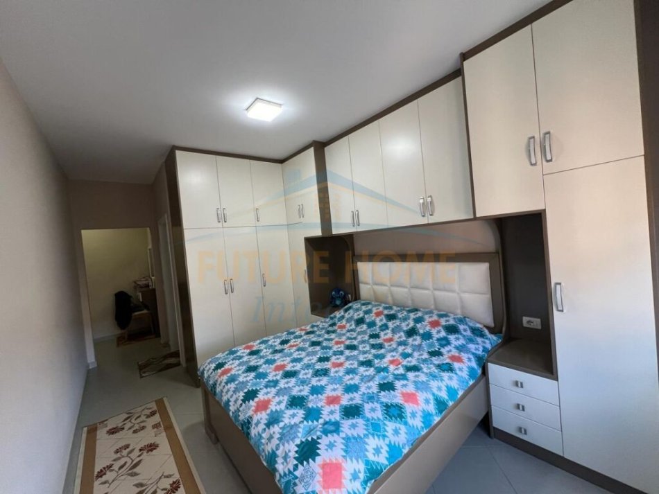 Shitet, Apartament 3+1+2, Kopshti Botanik, Tiranë. 170000 EURO