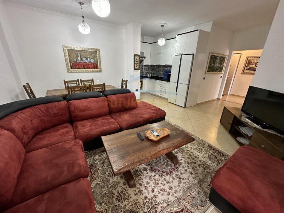 Shitet, Apartament 3+1, Fresk, Tiranë.