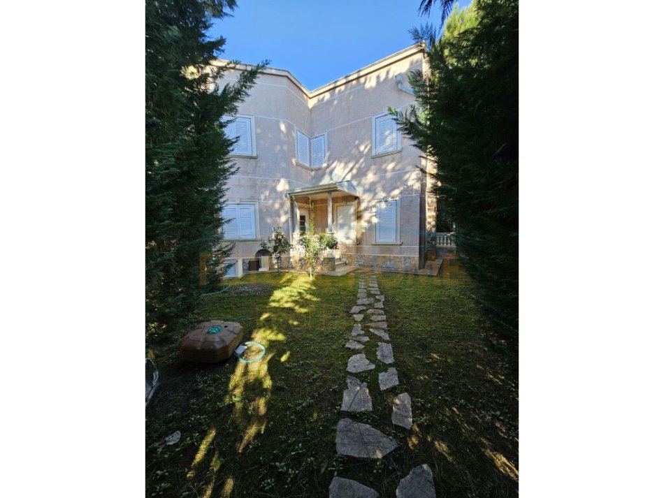 Durres, shitet Vile 2 Katshe , 1.250 m² 500.000 € (Lura 1, Gjiri i Lalzit, Durres)
