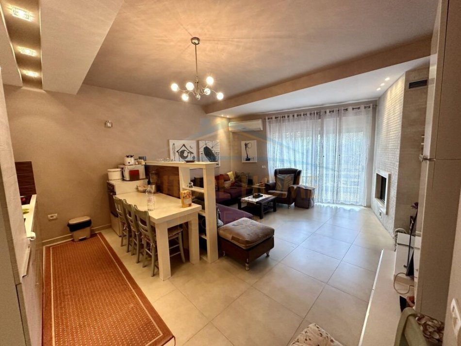 Durres, shitet apartament 2+1+Ballkon Kati 3, 98 m² 175.000 € (Gjiri i Lalëzit, Kompleksi &quot;Lura 1&quot;)