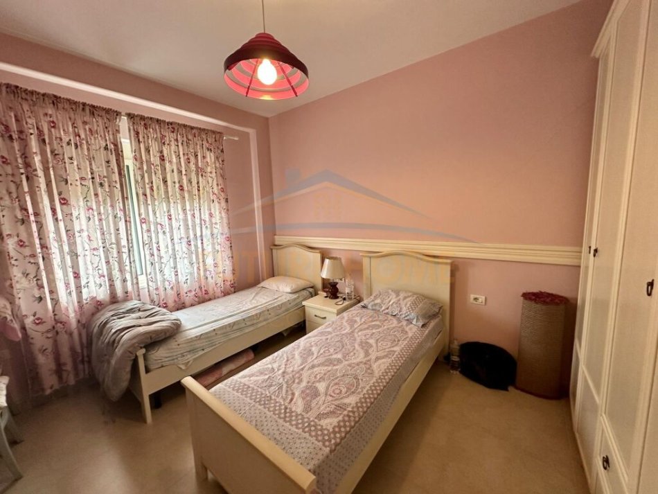 Shitet Apartamenti 2+1, Gjiri i Lalëzit, Kompleksi "Lura 1".