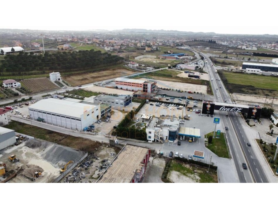 Shitet kapanon , Autostrada Tirane-Durres