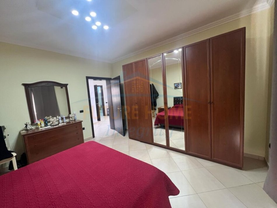Qera, Apartament 3+1+2, Sauk, Tiranë.
500 €