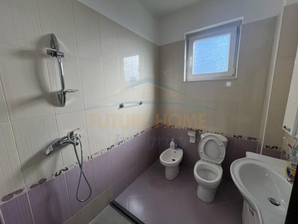 Qera, Apartament 3+1+2, Sauk, Tiranë.
500 €