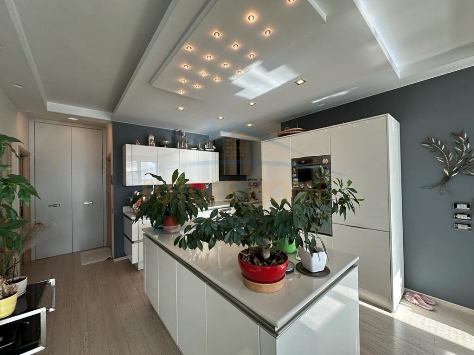 Tirane, shitet apartament 2+1 Kati 11, 134 m² 336.000 € (Bulevardi Zogu I)
