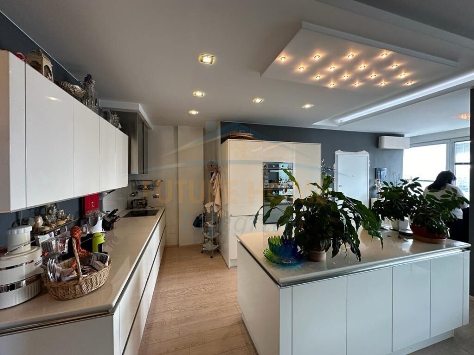 Tirane, shitet apartament 2+1 Kati 11, 134 m² 336.000 € (Bulevardi Zogu I)