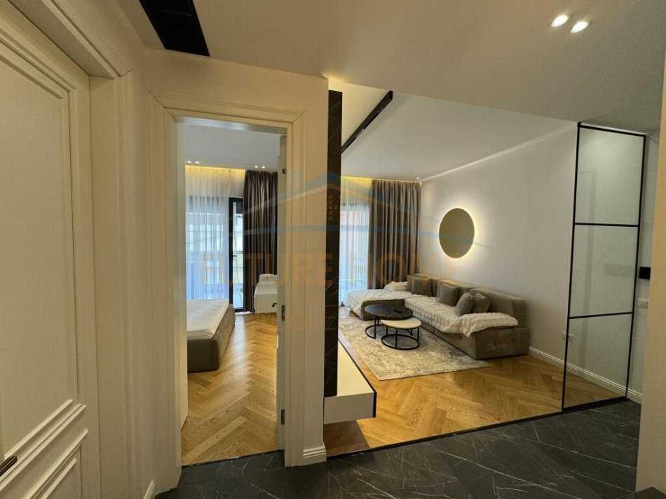 Tirane, jepet me qera apartament 1+1+Ballkon+ Post Parkimi,  Kati 5, 70 m² 850 € (Kompleksi Deliorgji)
