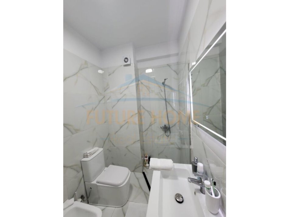 Tirane, shitet apartament 1+1 Kati 3, 79 m² 165.000 € (Selvia)
