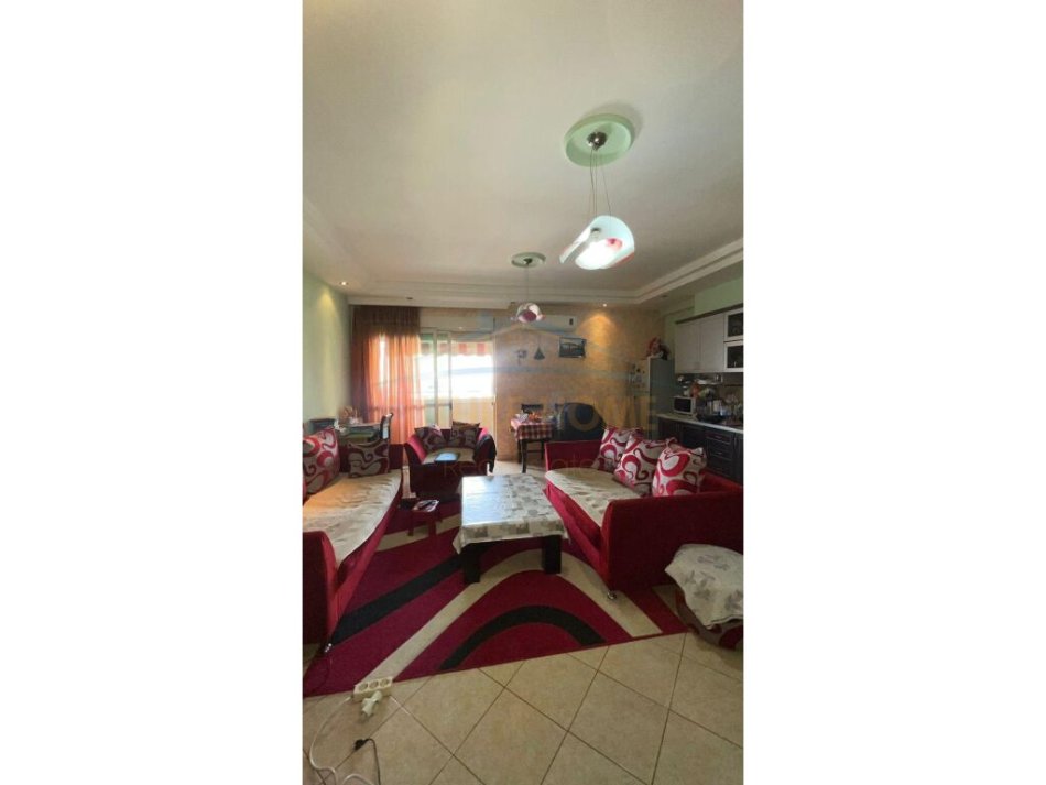 Shitet, Apartament 2+1, pranë Pazarit të Ri, Tiranë.