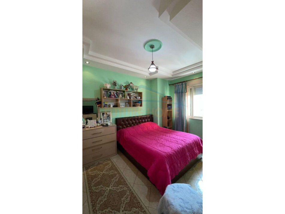 Shitet, Apartament 2+1, pranë Pazarit të Ri, Tiranë.