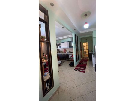Shitje, Apartament 2+1, pranë Pazarit të Ri, Tiranë. AREA39210