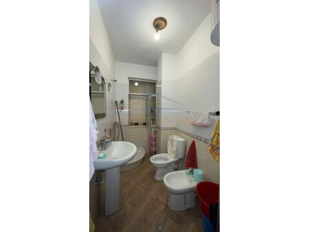 Shitje, Apartament 2+1, pranë Pazarit të Ri, Tiranë. AREA39210