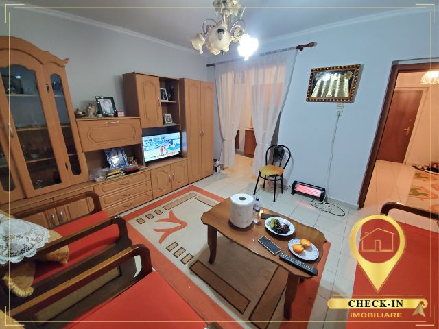Shitet apartament 2+1 tek Materniteti i Ri, afer Brrylit