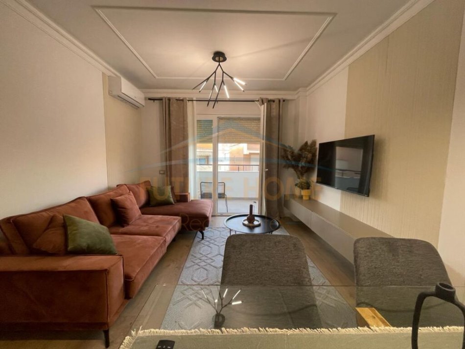 Qira, Apartament 2+1+2, Komuna e Parisit
