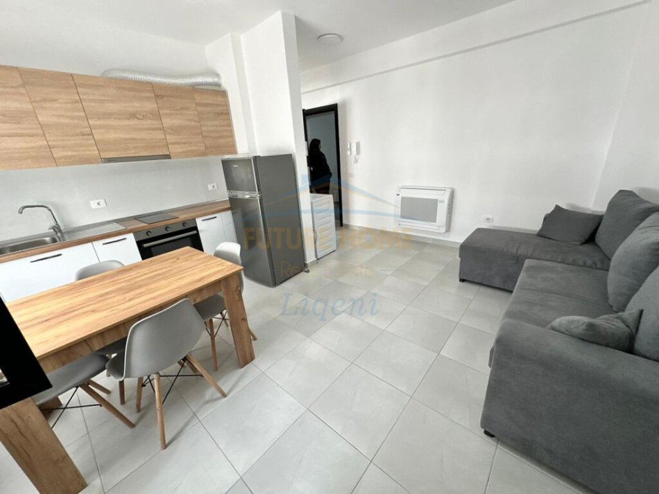 Qera, Apartament 1+1, Residenca Kodra E Diellit, Tiranë.
450 €