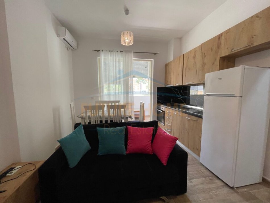 Shitet, Apartament 2+1+2, Qerret