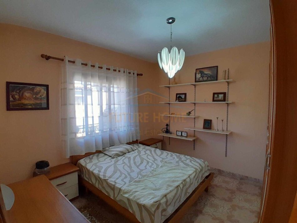 Qera, Apartament 2+1, në Rrugën e Kavajës, pas Qendres Globe.
450 €
