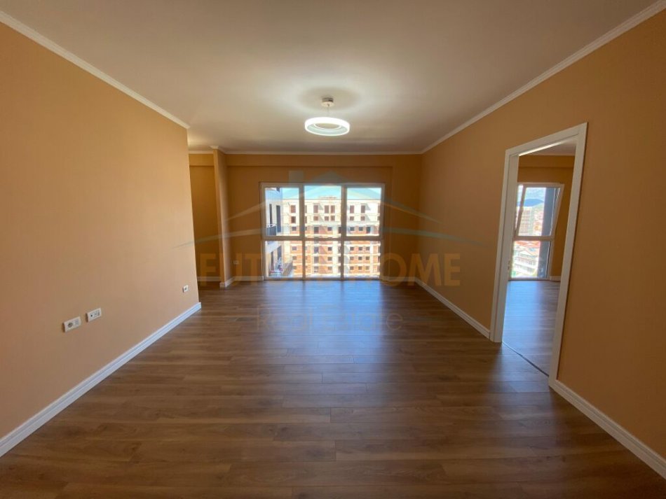 Tirane, jepet me qera apartament 2+1 Kati 8, 111 m² 600 € (5 Maji)