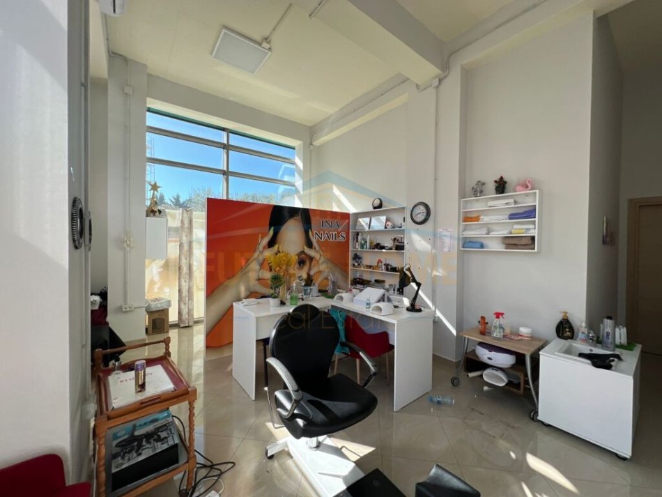 Durres, jepet me qera ambjent biznesi Kati 0, 30 m² 300 € (Port View, Durres)