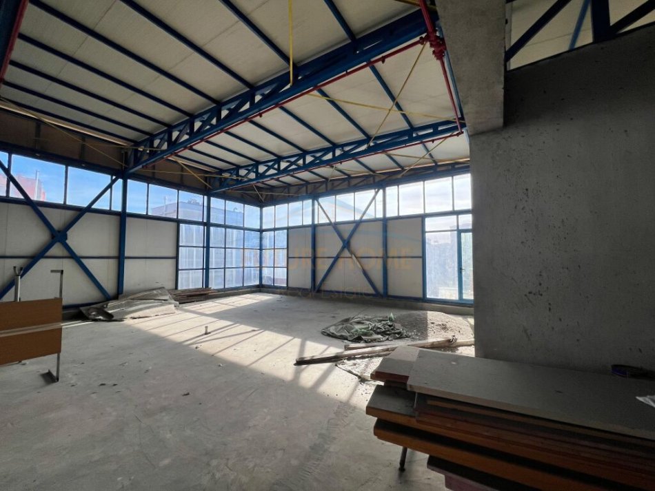 Qira, Godinë Biznesi, Selitë