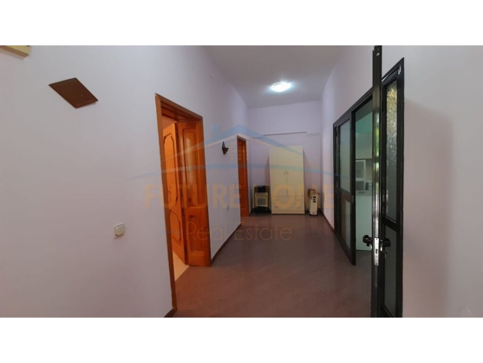 Qera, Apartament 1+1, 21 Dhjetori, Tiranë
400 €