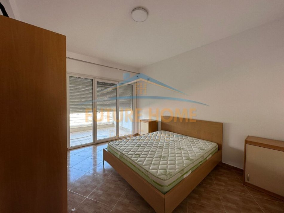 Shitet , Penthouse 4+1+2 + Post parkimi , Liqeni i Thate