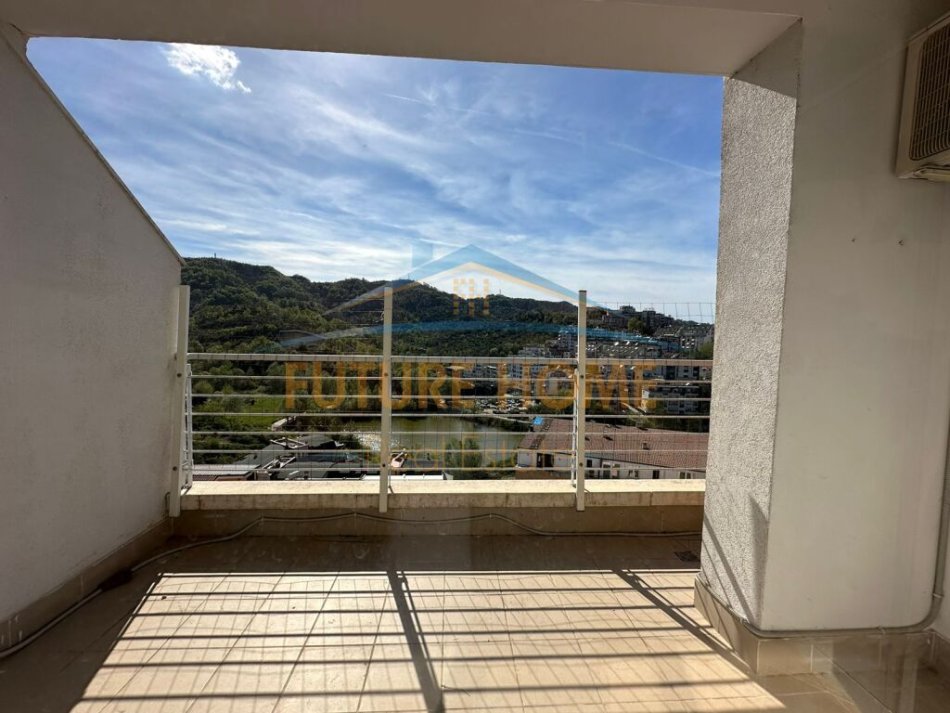 Shitet , Penthouse 4+1+2 + Post parkimi , Liqeni i Thate