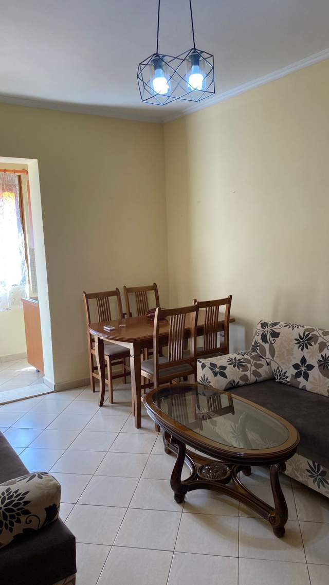 Tirane, jepet me qera apartament 1+1 Kati 3, 55 m² 35.000 Leke (Rruga Bardhyl)