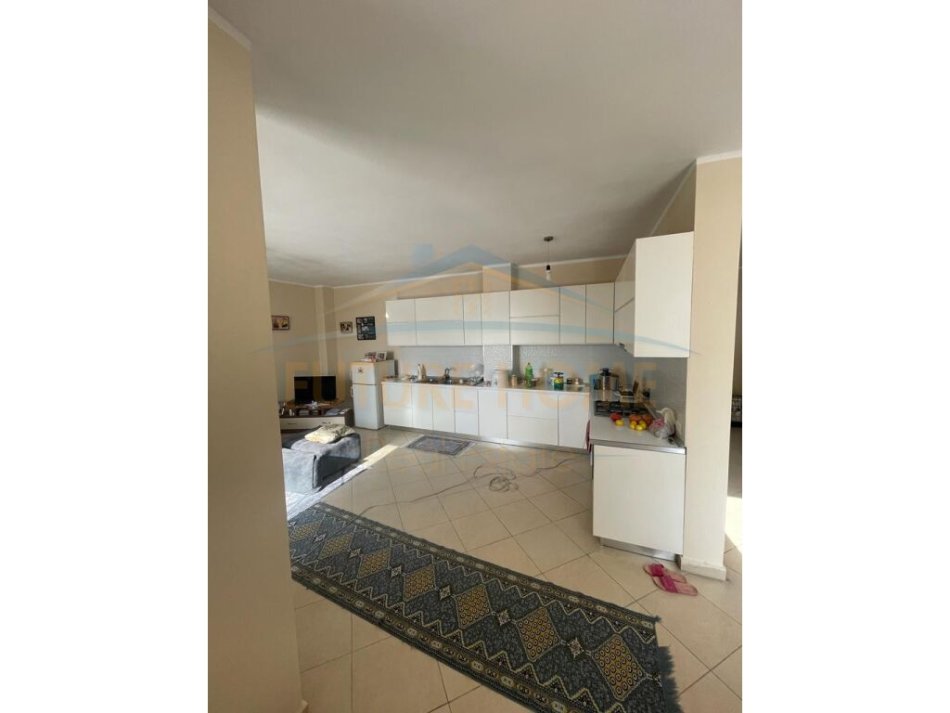 Shitet, Apartament 2+1, Tregu Industrial, Durres