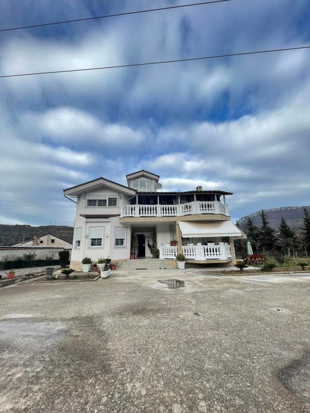 Tirane, shes Vile 2 Katshe Kati -1, 3.925 m² 750.000 Euro (Ibe)