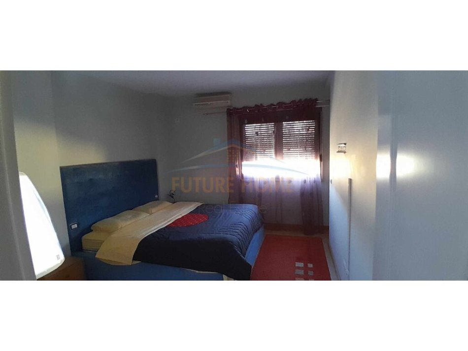 Qera, Apartament 2+1+2, në Qender, Tiranë.
900 €